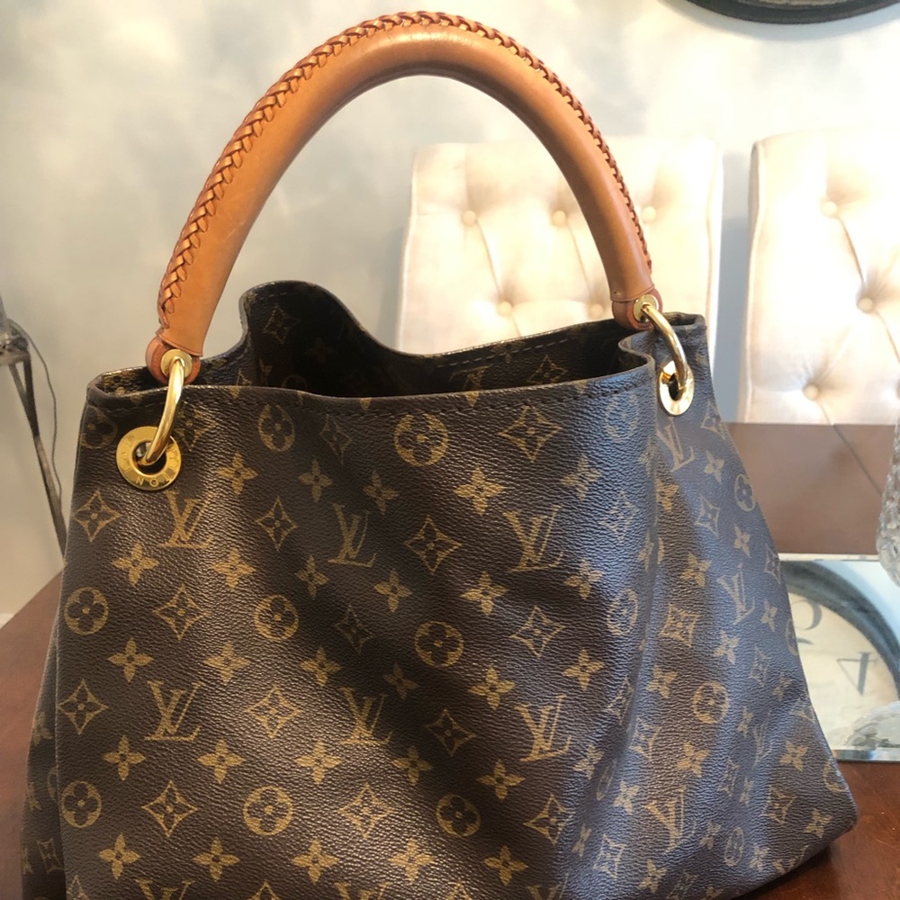 Louis Vuitton Artsy Bag